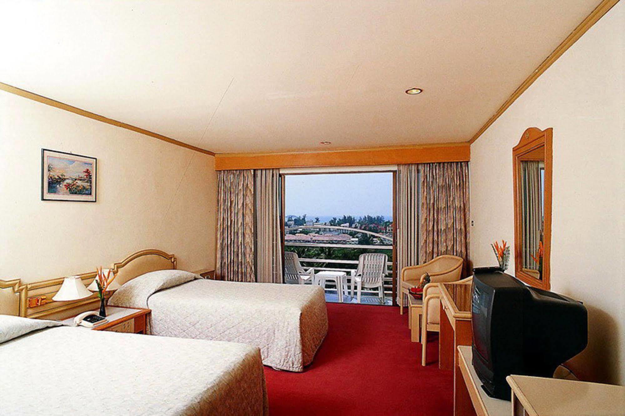 Royal Crown Hotel & Palm Spa Resort Patong Екстериор снимка
