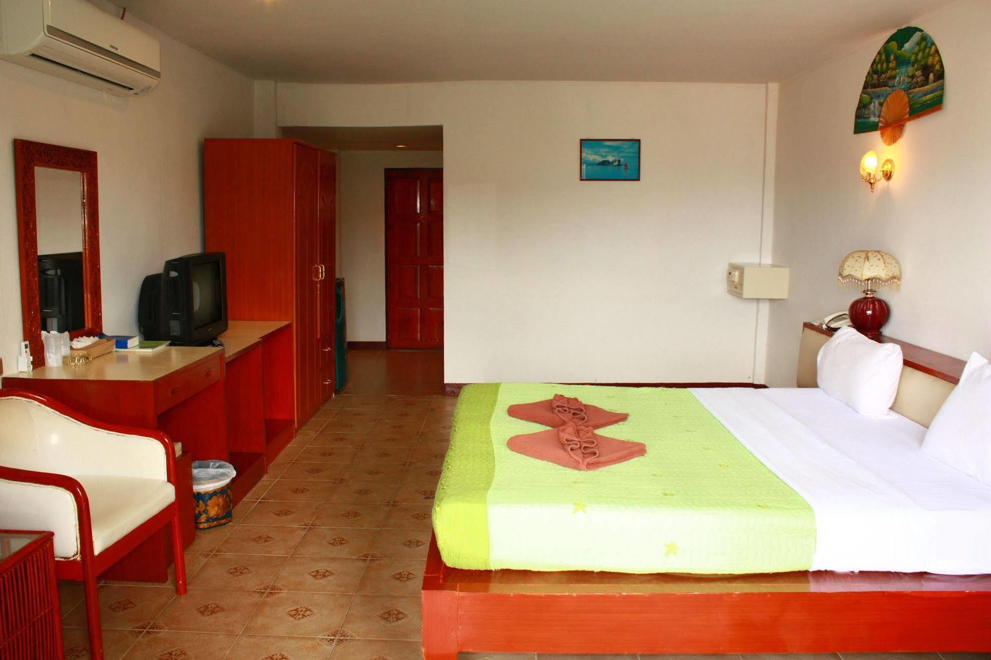 Royal Crown Hotel & Palm Spa Resort Patong Екстериор снимка